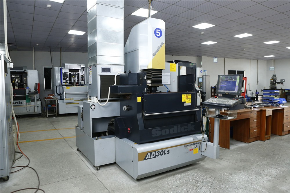 CNC精密鏡面放電加工機(jī)